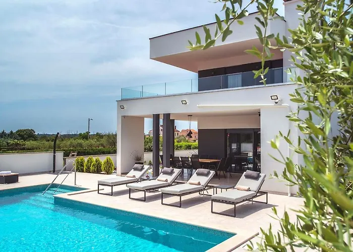 וילה Villa Una פולה