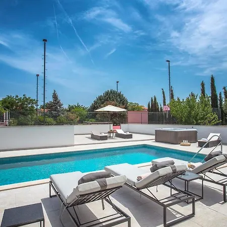 Villa Una Vila *